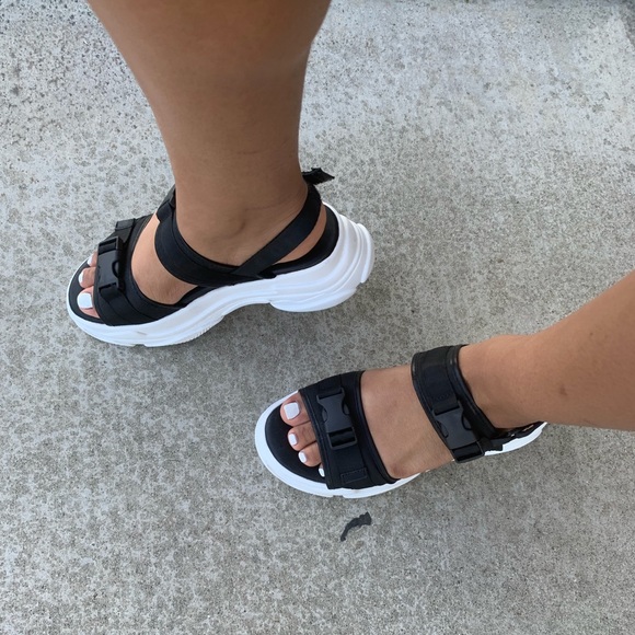 “Sporty” Buckle Platform Sandals - Black - Picture 5 of 8